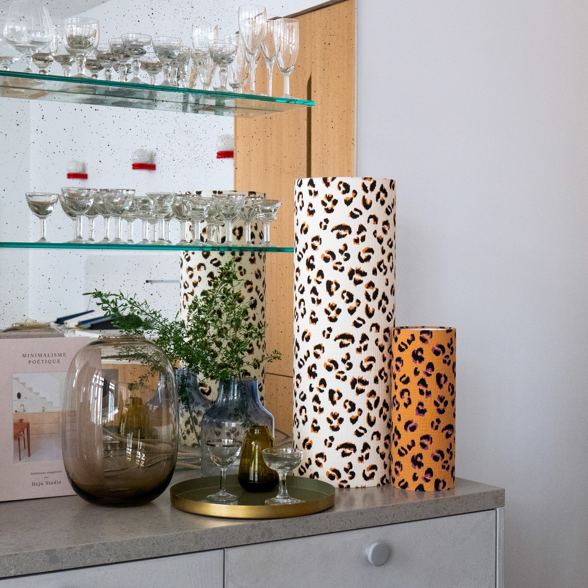 Lampe XXL Gaze Léo écru et lampe M Gaze Léo caramel