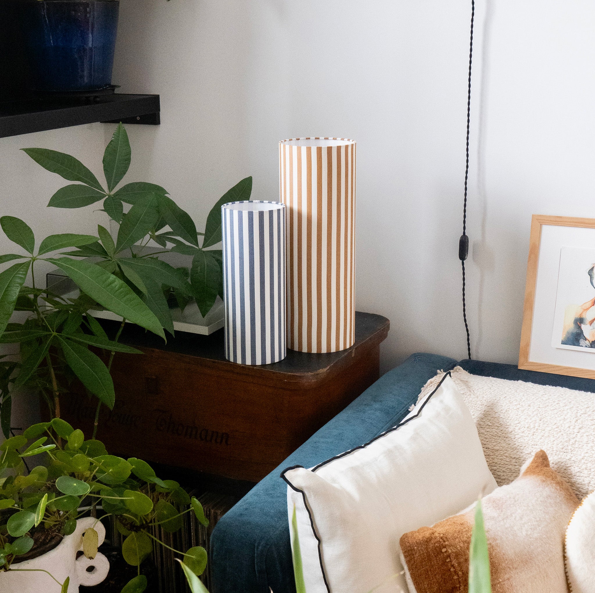 Lampe Sunray Wide ochre L et lampe Sunray Wide cobalt M