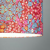 Abat-jour / suspension cylindrique tissu W. Morris Blackthorn rouge