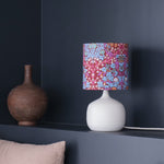 Lampe en céramique Terra Off-white avec l'abat-jour Blackthorn rouge D20 cm HAUT