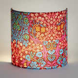 Applique murale demi lune tissu W. Morris Blackthorn rouge