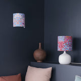 Applique Blackthorn rose et lampe en céramique Terra Off-white avec l'abat-jour D20 cm HAUT Blackthorn rouge