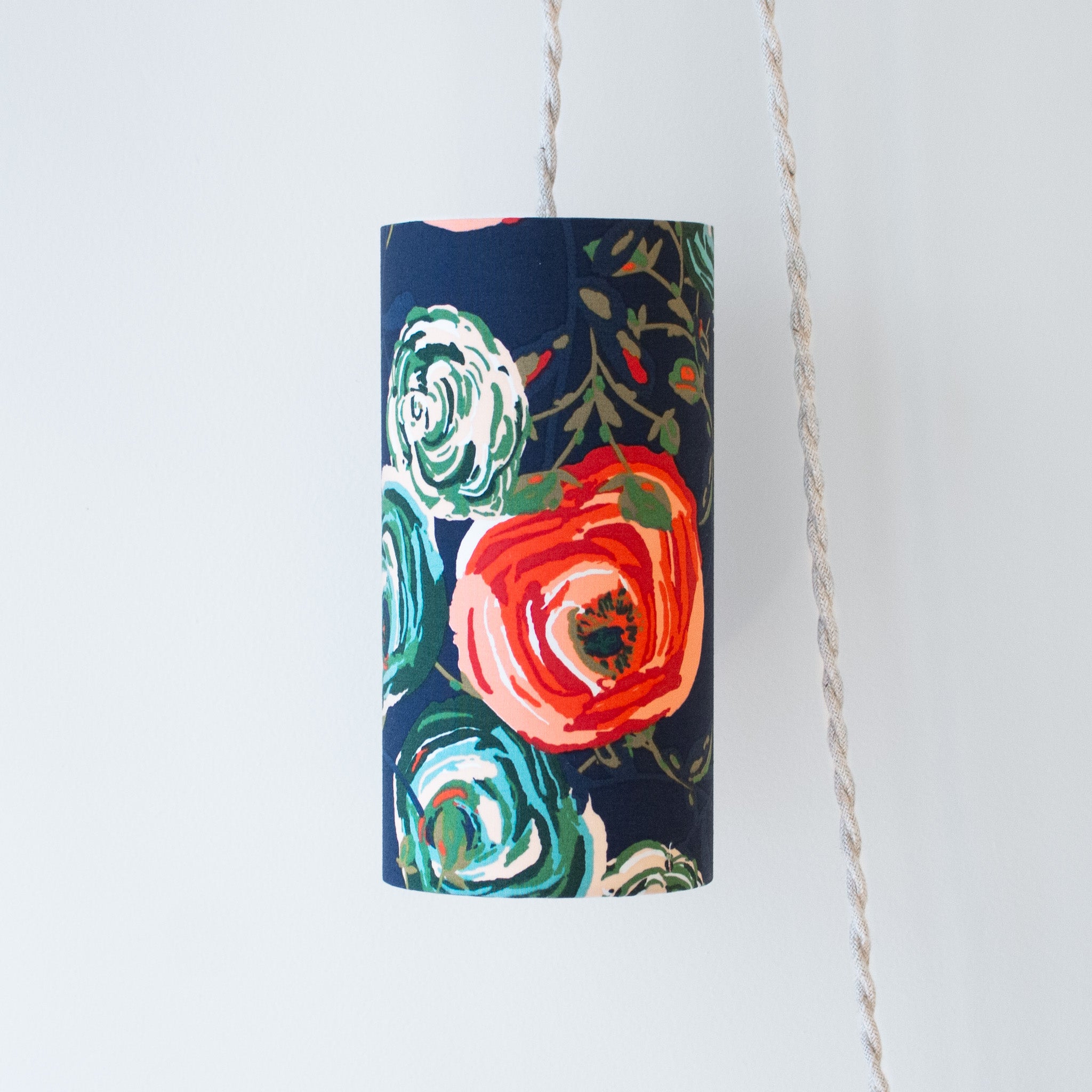 Lampe baladeuse design en tissu motif fleur vintage bleu nuit - Botan ...