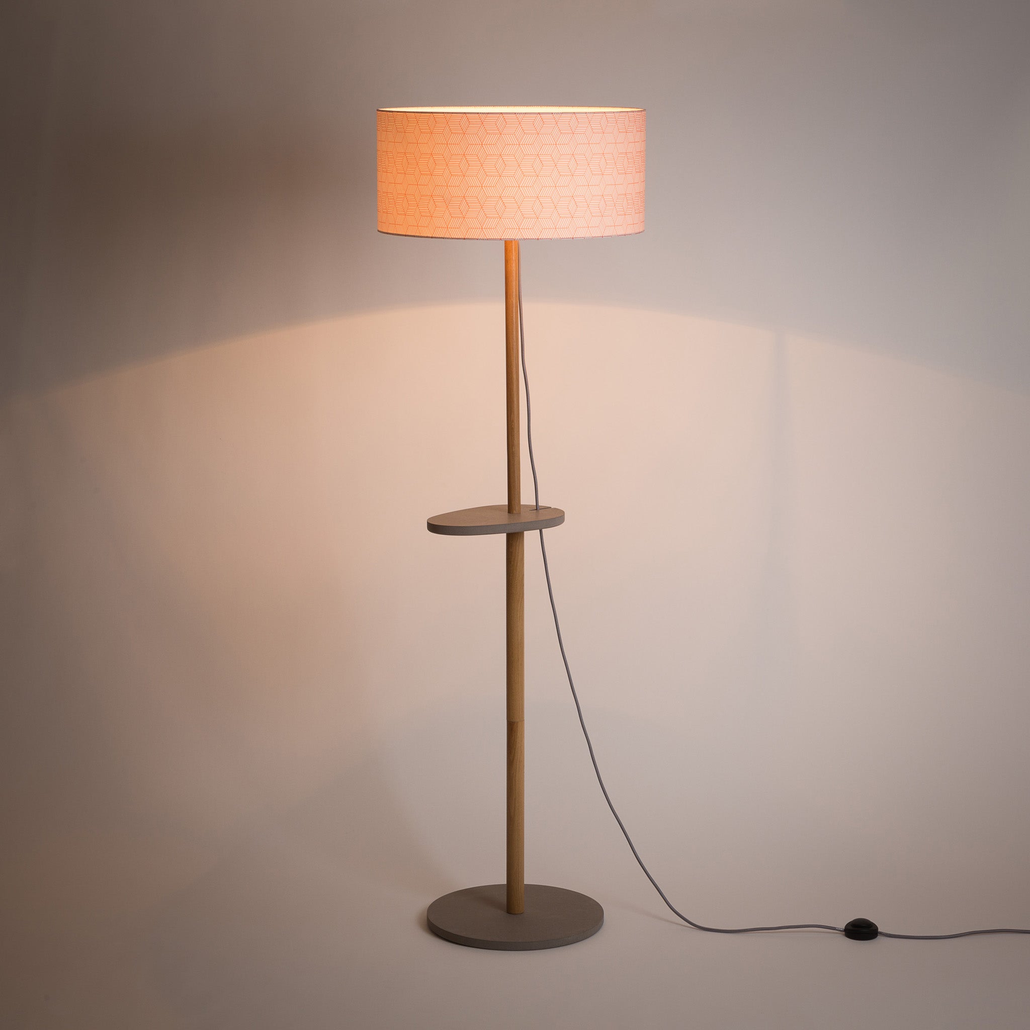 Lampadaire Eos avec abat-jour Cinetic corail D50 cm